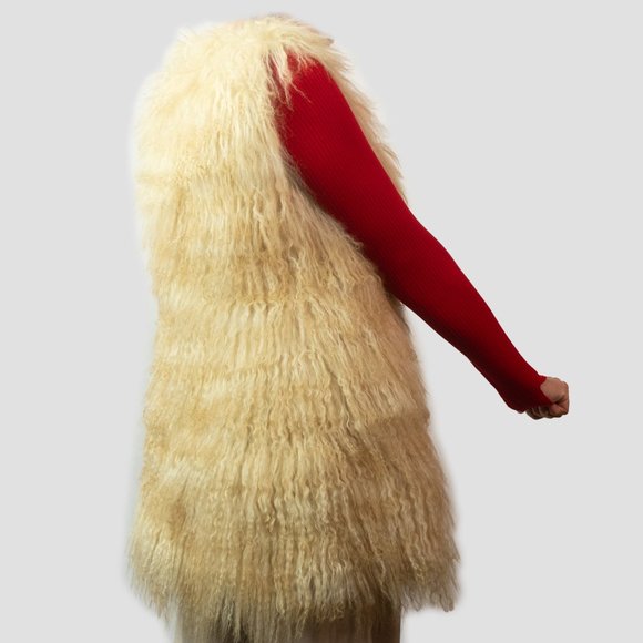 Virtuale Mongolian Fur Vest - Picture 2 of 11
